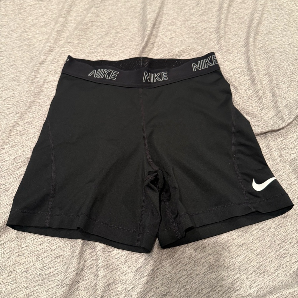 Nike Black Athletic Compression Shorts (SIZE M)